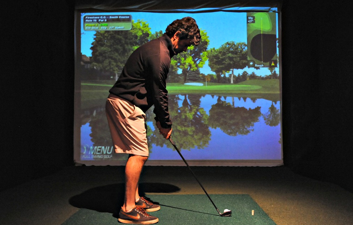 Milwaukee Golf Simulator: Your Guide for Winter Golf Practice.